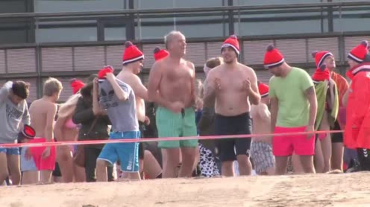 Netherlands: Daring Dutchmen charge into freezing waters for NY dive