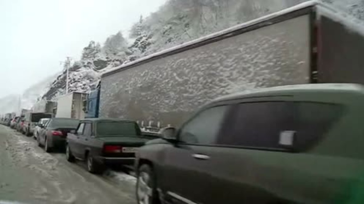 Rusia: Cierran las carreteras Rusia-Georgia debido a las condiciones climáticas