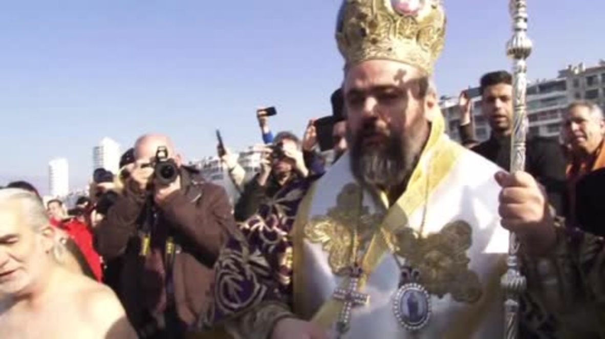 Turkey: Izmir Orthodox community takes part in Epiphany dive