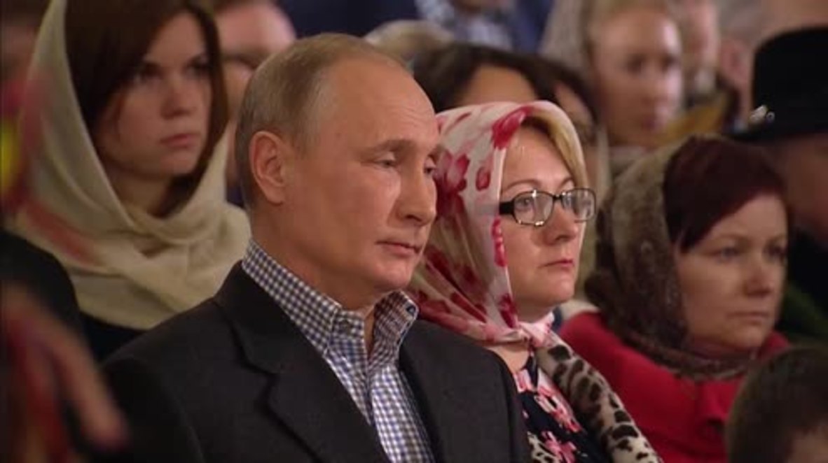 Russia: Putin returns to hometown to attend midnight mass