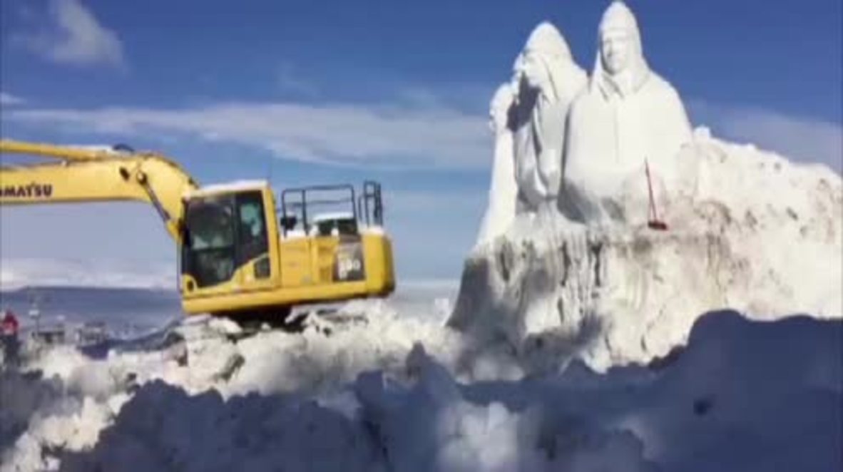 Turquía: Presentan esculturas de hielo de soldados otomanos para conmemorar la batalla de Sarikamish