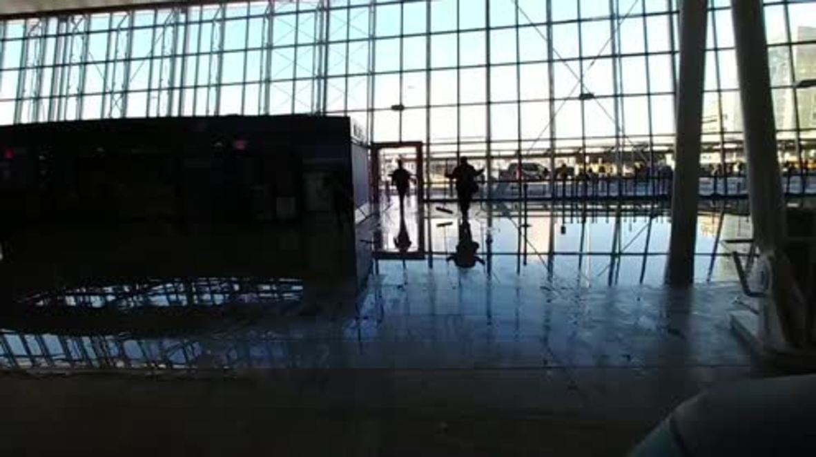 USA: JFK airport evacuated over water leak