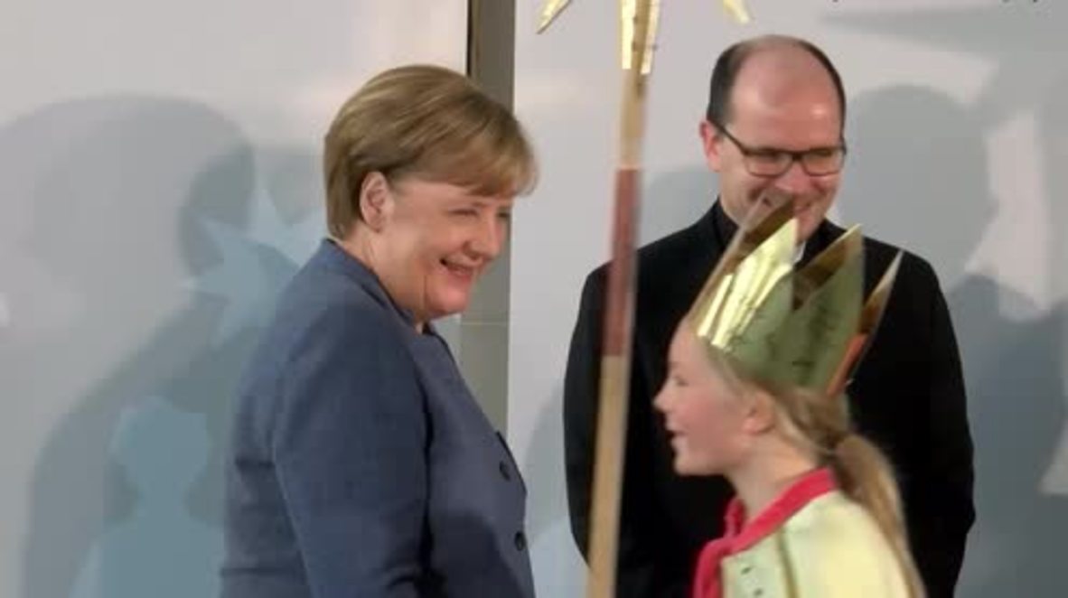 Germany: Merkel sings alongside children dressed as biblical Magi in Berlin
