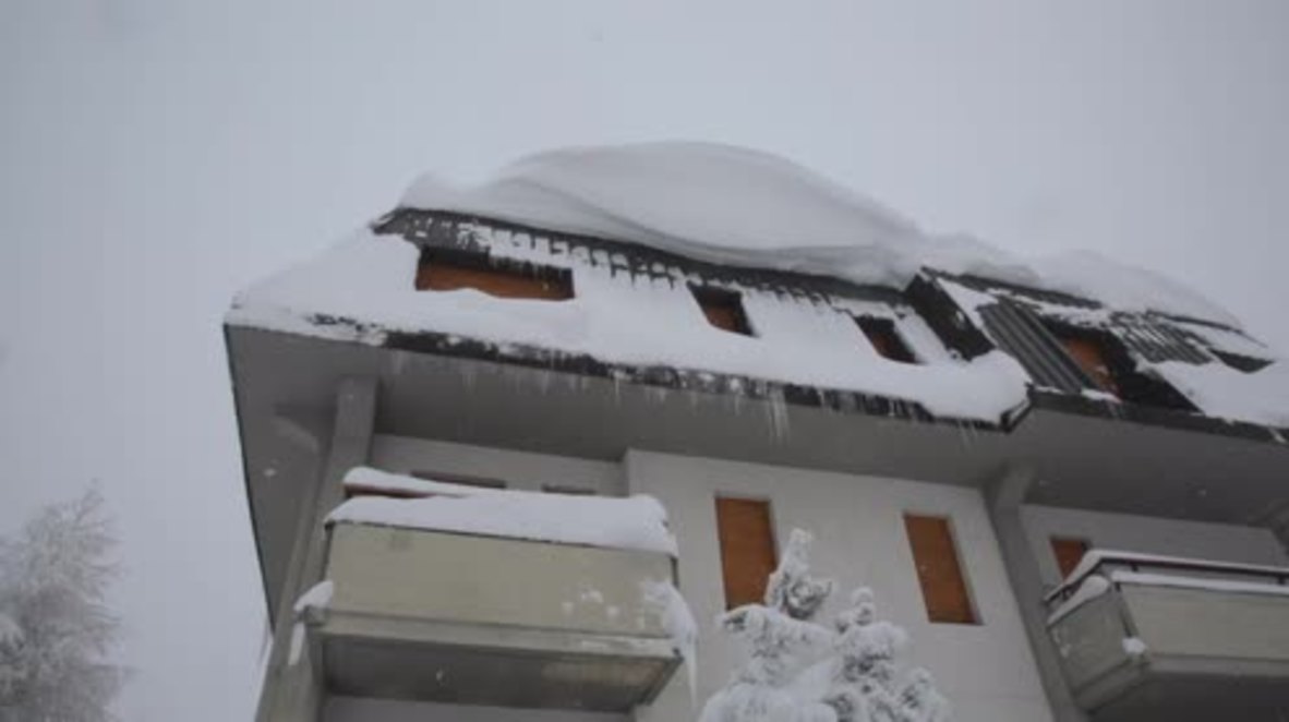Italia: Familias tienen que ser evacuadas por una enorme avalancha de nieve en Sestriere