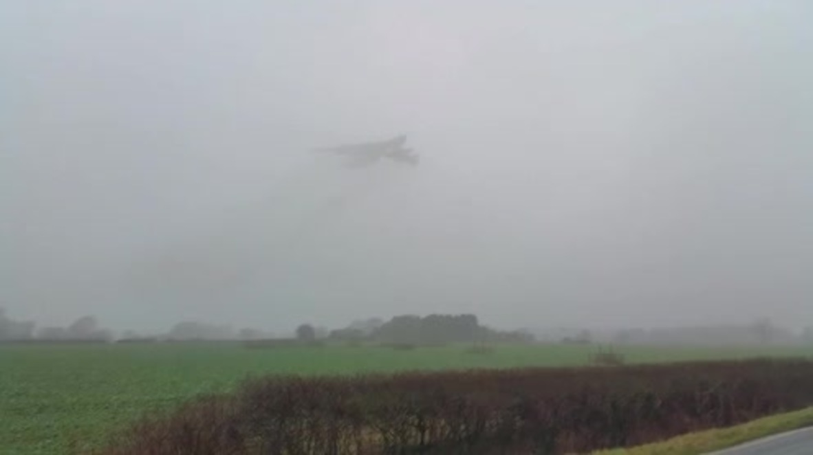 UK: Phantom-bombers cut through thick fog ahead of exercises