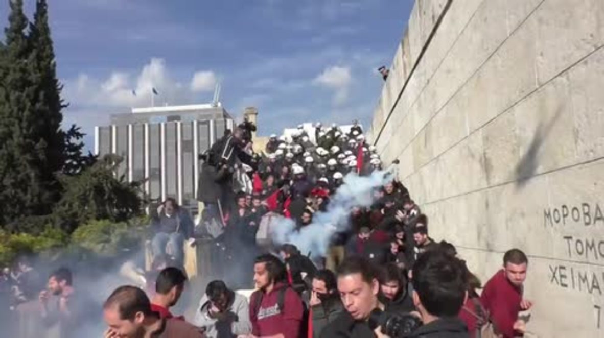Grecia: Policía usa gases lacrimógenos para dispersar a los manifestantes anti austeridad