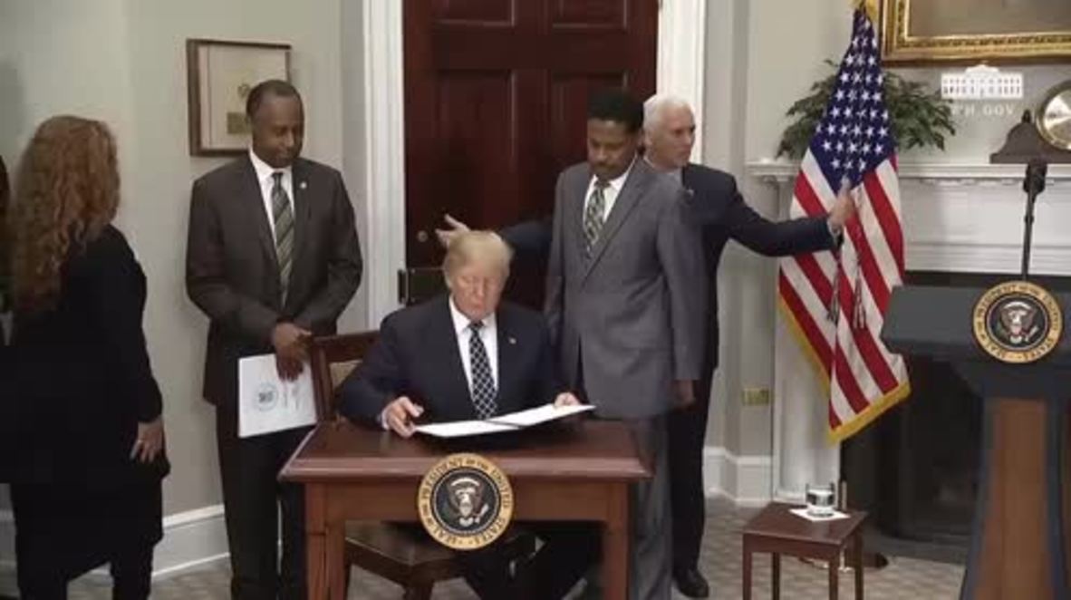 EE. UU.: Trump rinde homenaje a Martin Luther King en medio de furia por sus "agujeros de mierda
