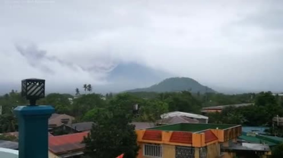 Philippines: Thousands evacuated after Mayon volcano rumbles back to life