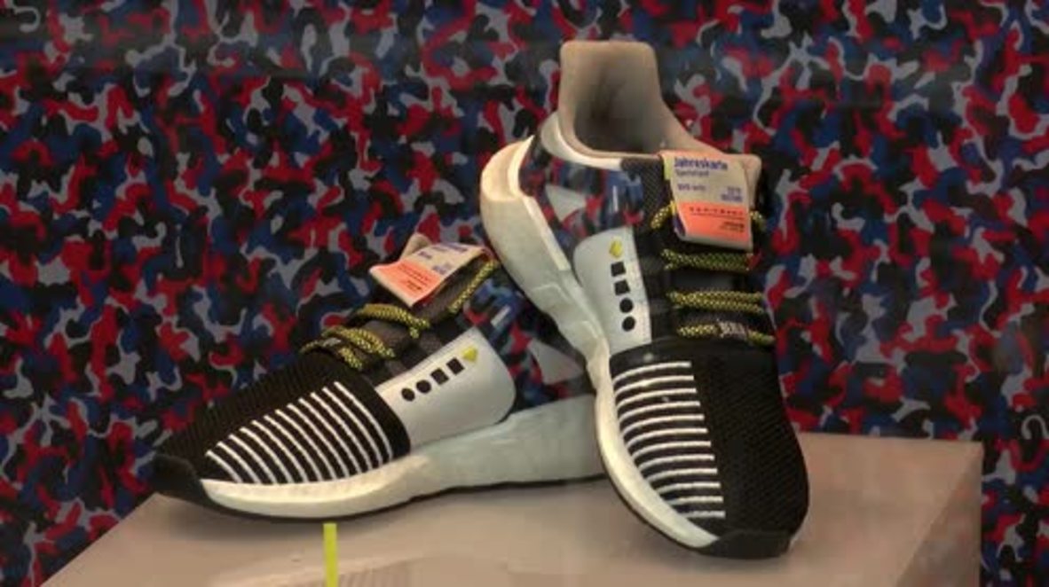 These kicks aren't just made for walkin' - Hundreds line up for iconic metro sneakers