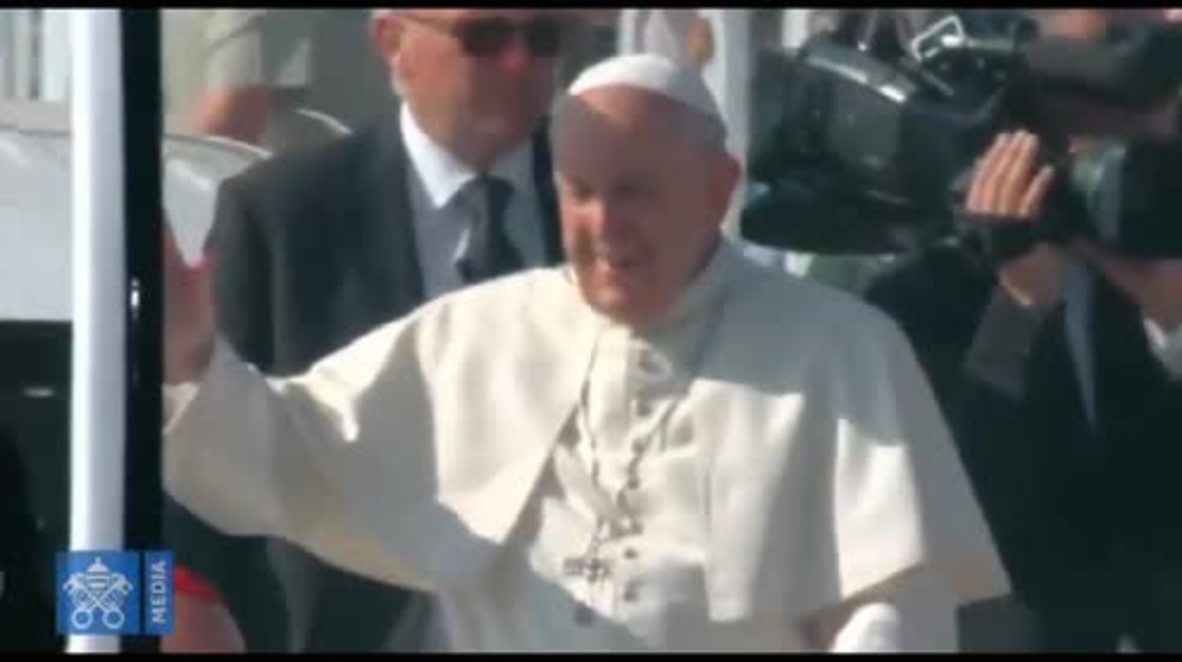 See dramatic moment object hits Pope Francis en route to mass