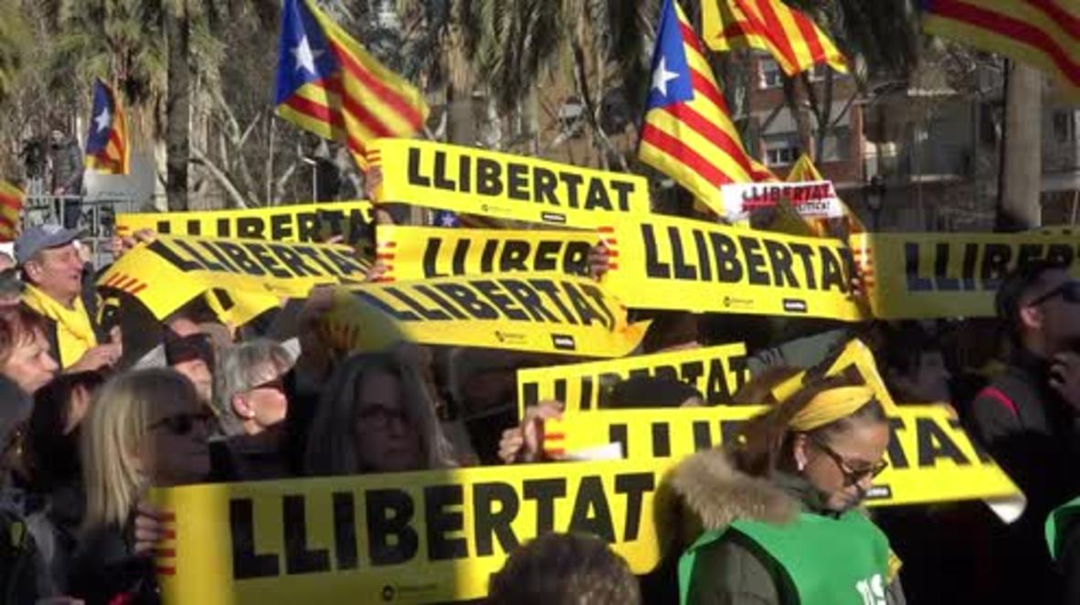 Spain: Secessionists rally for independence as Catalan parliament reconvenes