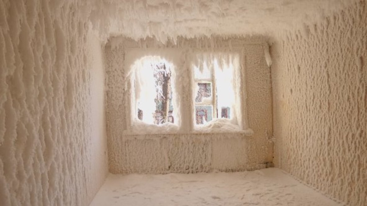 No need for Elsa’s 'Frozen' touch as Ekaterinburg frost transforms house