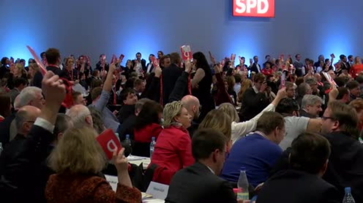 Alemania: El SPD da luz verde a la apertura de negociaciones para una nueva gran coalición con 362 votos a favor frente a 279 en contra.