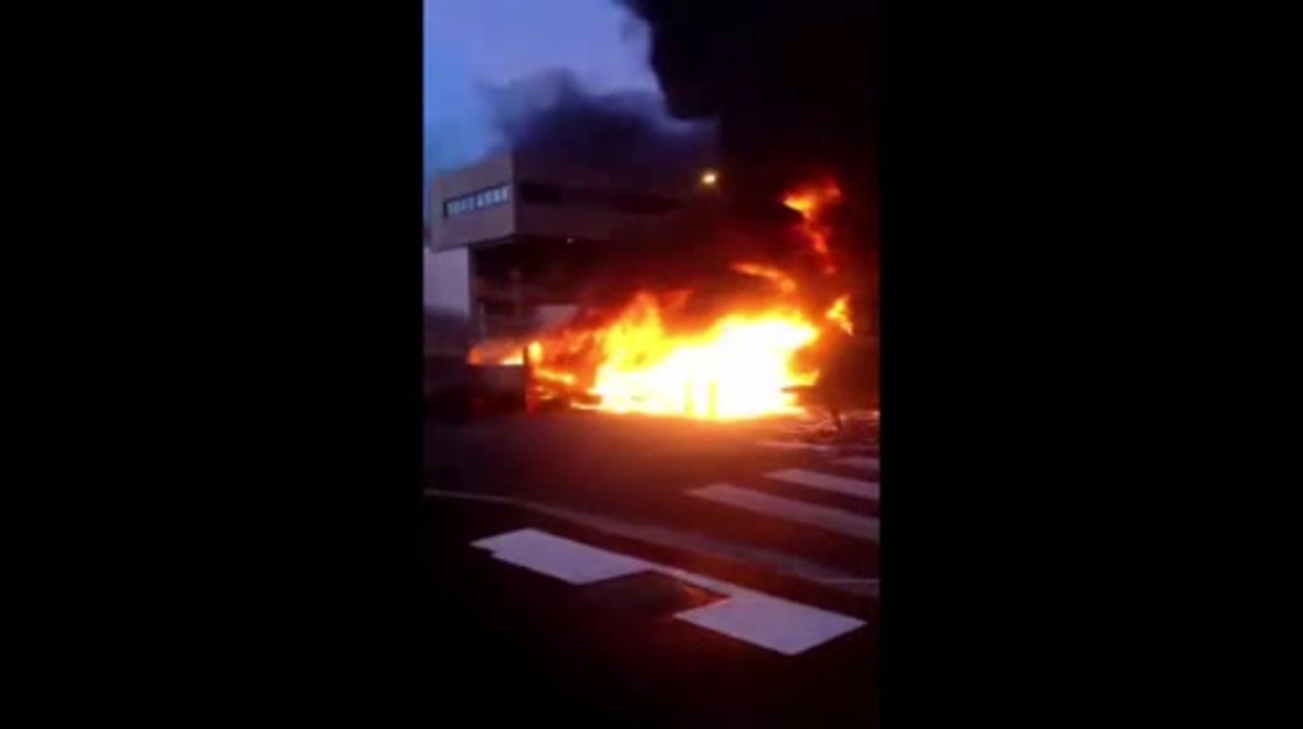 France: Fishermen burn tyres amid blockade of Boulogne-sur-Mer's port