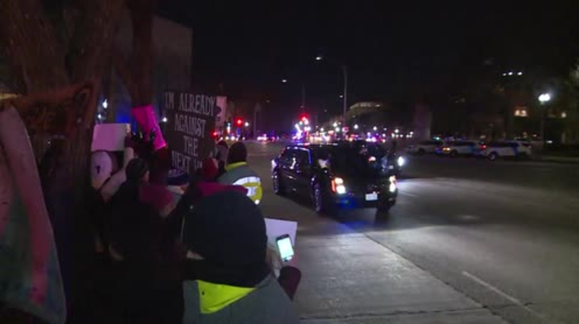 USA: 'Behave like a president, not a sexist PIG' - Dozens protest Trump's arrival to Capitol