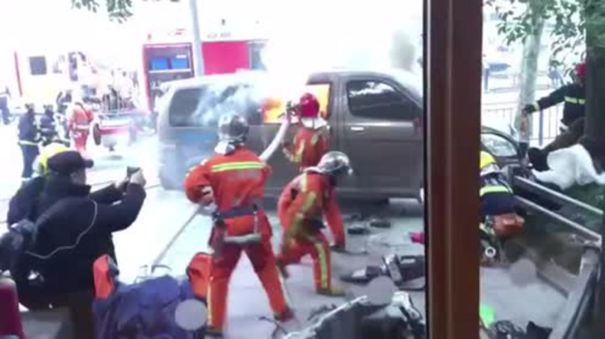 China: Al menos 18 heridos tras el choque de una van contra peatones en Shanghai