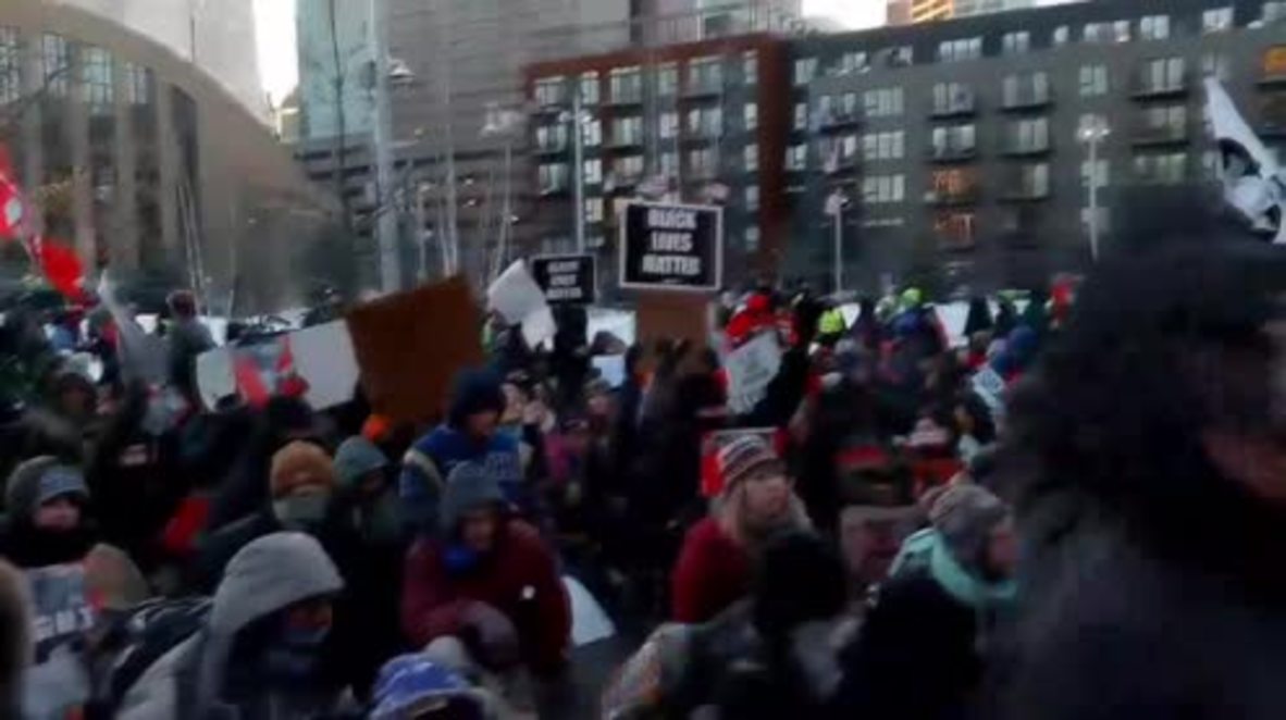 USA: Hundreds take a knee in Minneapolis ahead of Super Bowl