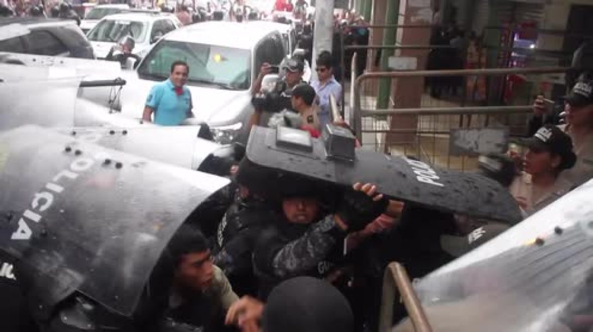 Ecuador: Tensions flare after Correa appears in court
