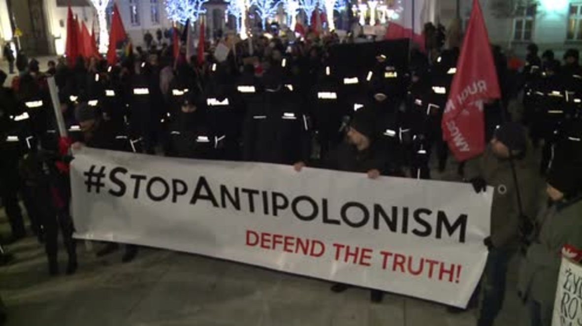 Poland: Scores both celebrate and protest Holocaust-related bill in Warsaw
