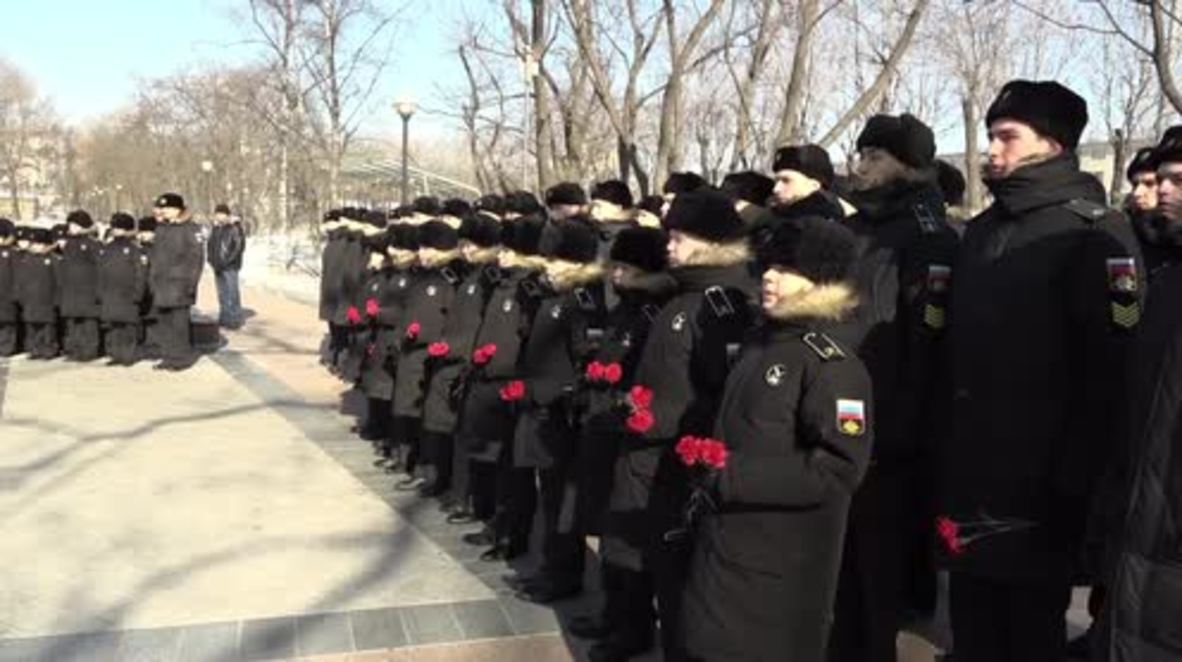 Rusia: Celebran servicio conmemorativo en Vladivostok en honor al piloto asesinado en Siria.