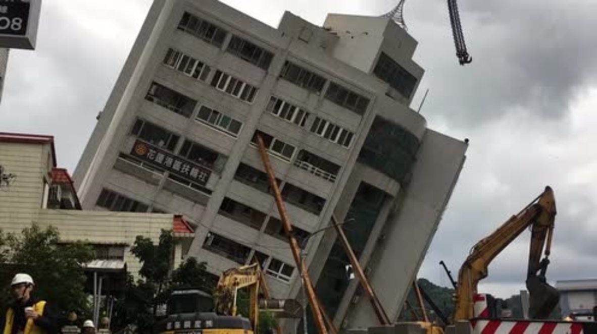 Taiwán: Al menos 6 muertos en un potente sismo que derribó y dañó varios edificios