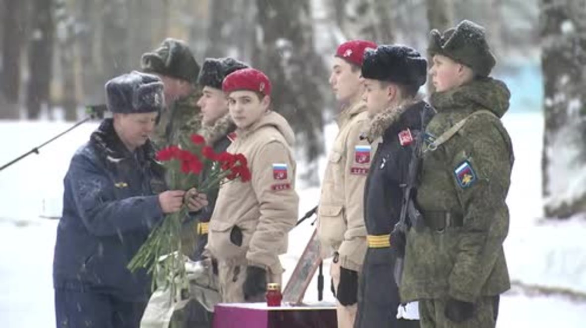 Russia: Military holds minute's silence in honour of hero pilot