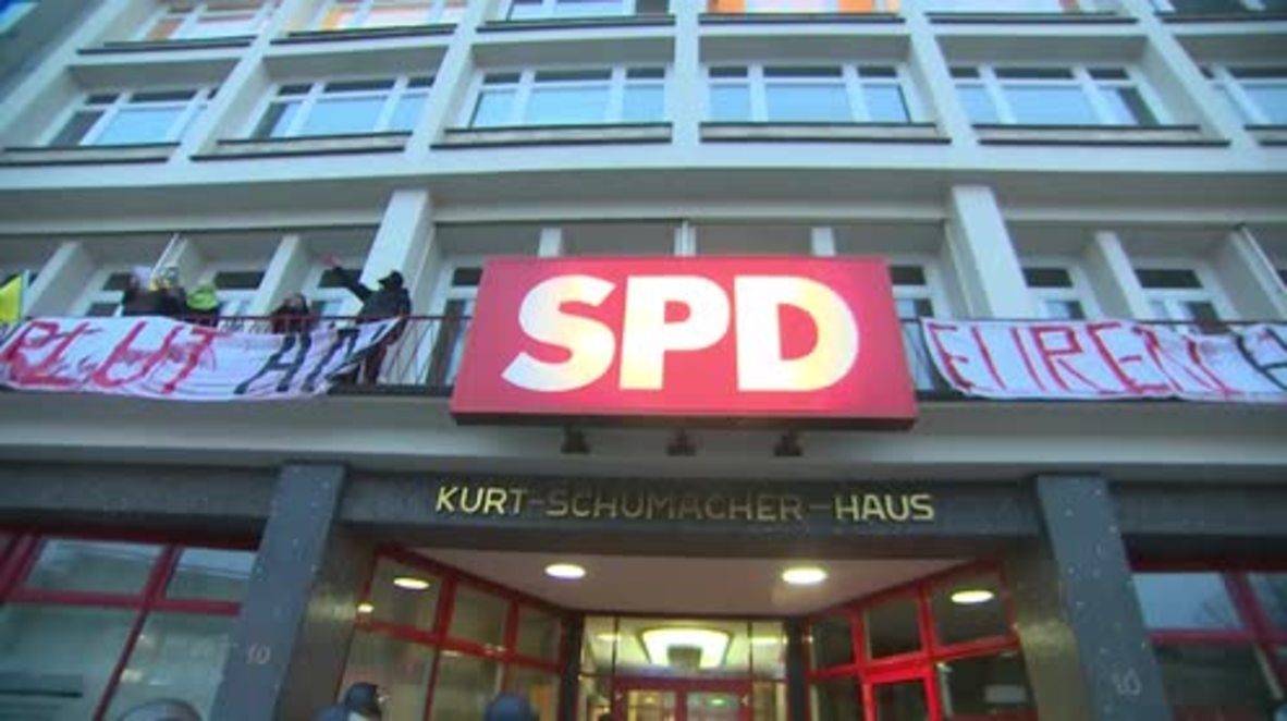 Germany: Kurds occupy SPD HQ in Hamburg before eviction by police