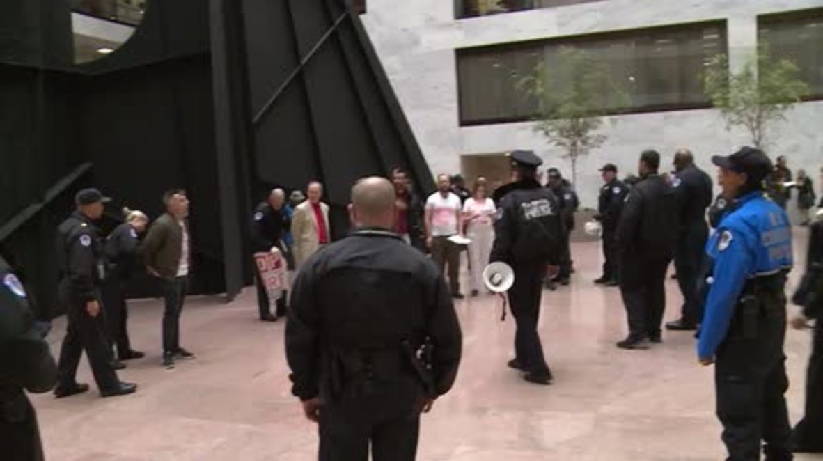 USA: 6 activists arrested whilst protesting proposed bill for gun owners