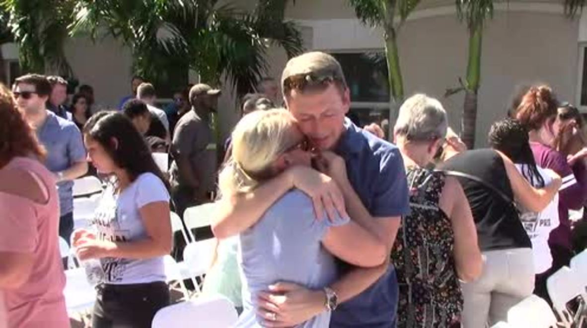 EE.UU.: Dolientes honran a las víctimas de la tragedia de la escuela Parkland