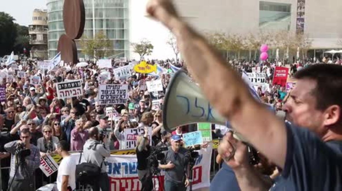 Israel: Thousands demand Netanyahu resign over police probe