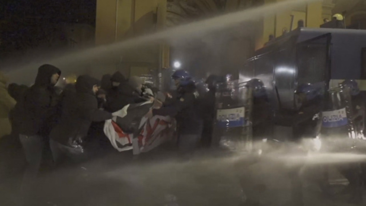 Italy: Water cannons and tear gas as anti-fascists clash in Bologna
