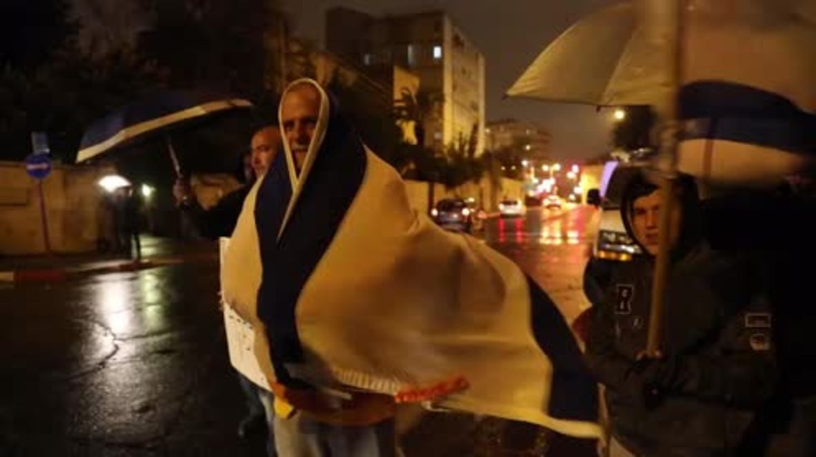 Israel: 'Bibi - king of Israel' - scores battle severe rain to support Netanyahu