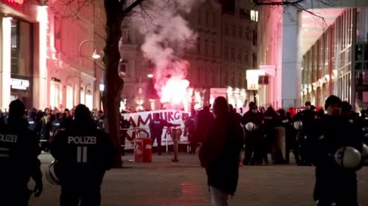 Alemania: Contra manifestantes Antifa golpean protesta contra Merkel en Hamburgo