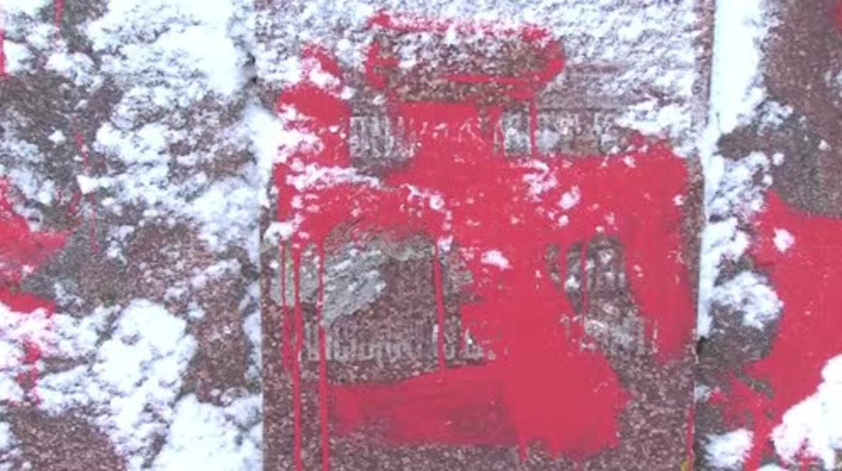 Lituania: Un monumento soviético es objeto de vandalismo y pintadas de esvásticas