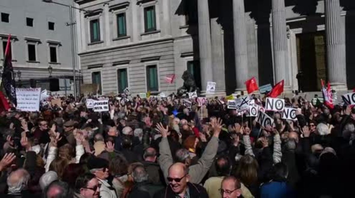 Spain: Retirees demand better pensions and social security in Madrid