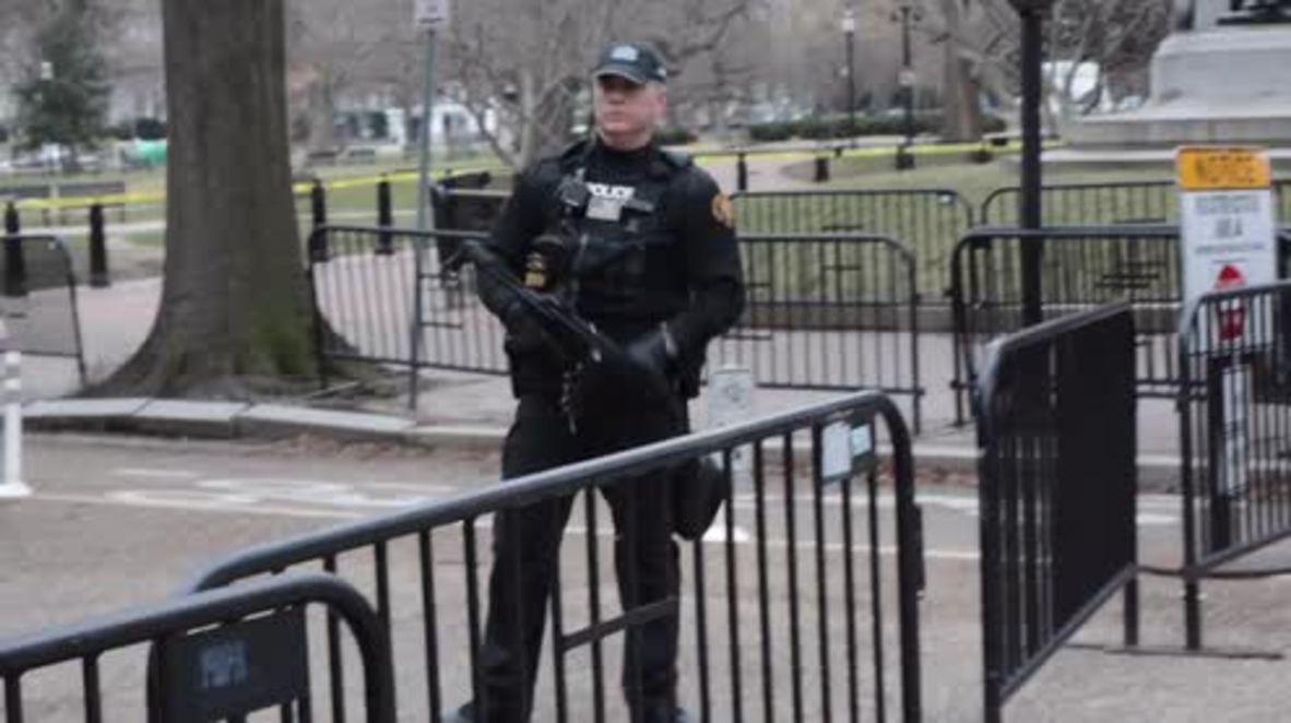 USA: Lockdown as woman tries to drive through White House barrier