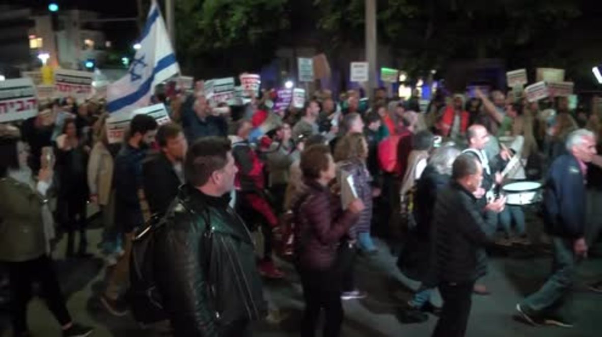 Israel: 'Bibi go home' – Protesters demand resignation over corruption charges