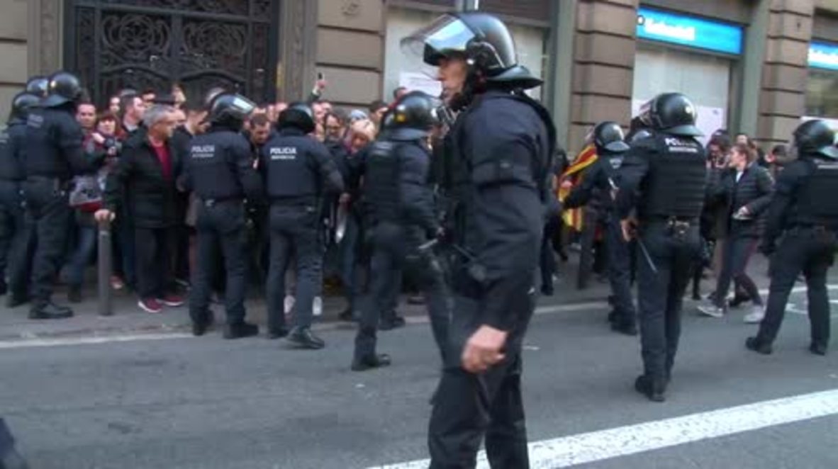 Spain: Police clash with protesters amid King's Barcelona visit