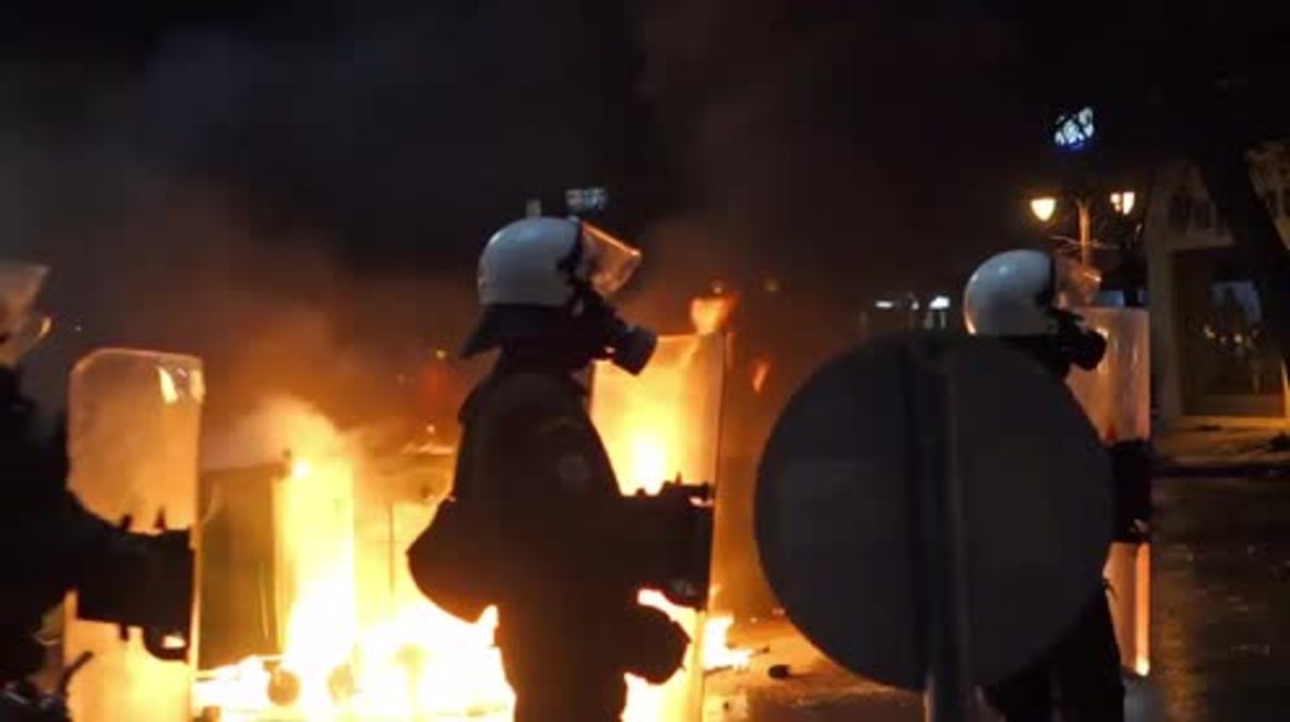 Grecia: Disturbios tras la suspensión del derbi griego PAOK - Olympiakos