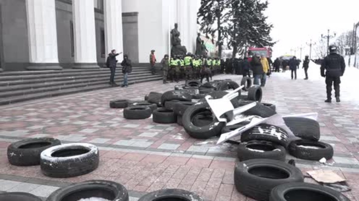 Ucrania: Varios policías heridos tras los enfrentamientos junto al Parlamento ucraniano