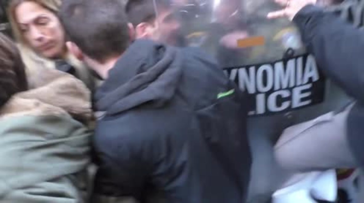 Greece: Protesters against housing auctions showdown with police in Athens