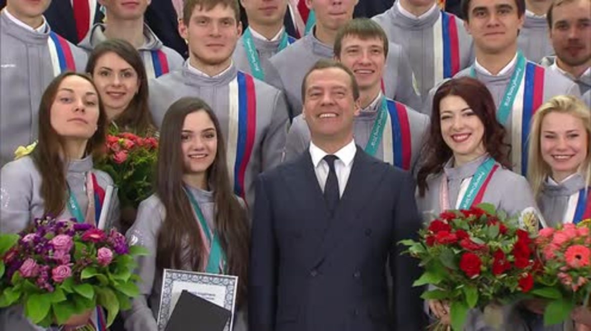Rusia: Medvédev entregó a los medallistas las llaves de coches BMW último modelo