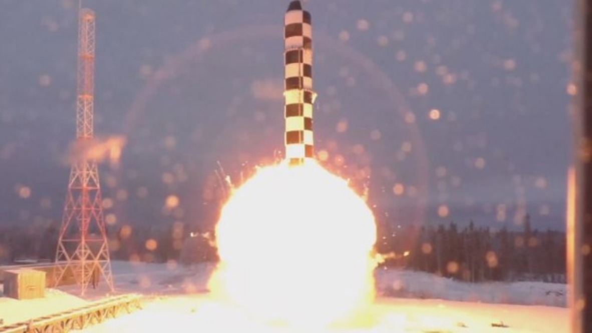 Russia: Russia's new hypersonic Sarmat ICBM has begun active testing - Putin
