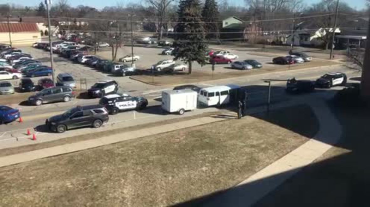 EE.UU.: Prófugo tras matar a sus padres en la Universidad de Michigan