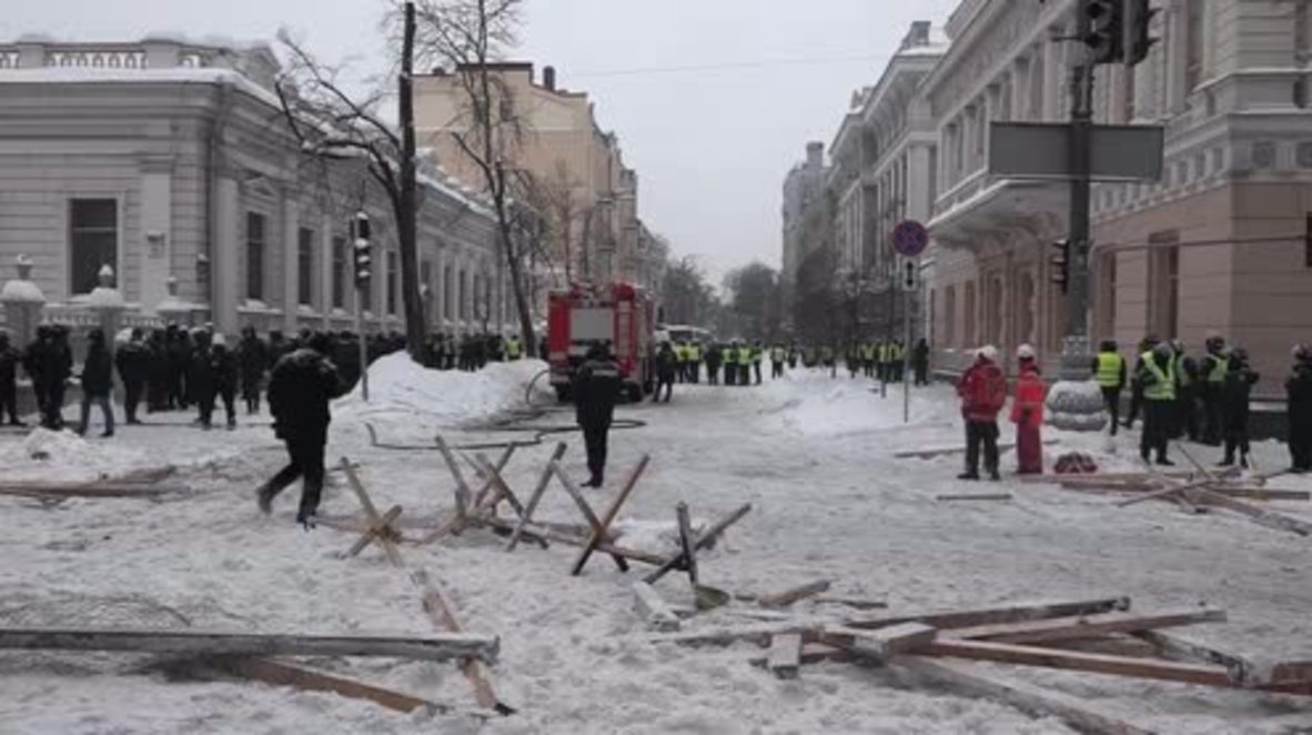 Ukraine: Injuries and arrests as police disperses sit-in outside parliament