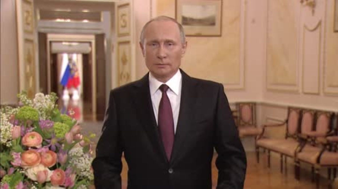 Russia: Putin reads a poem for International Women's Day