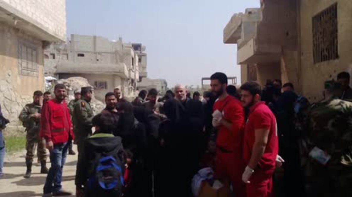 Syria: Residents leave Douma in eastern Ghouta using humanitarian passage