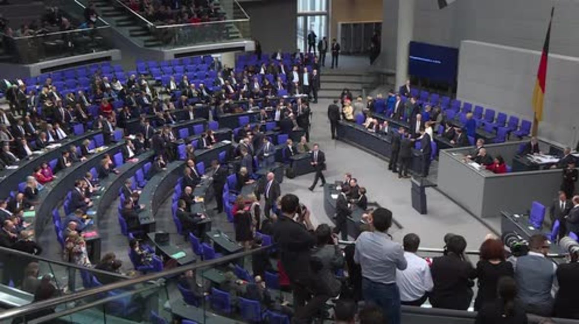 Alemania: Los nuevos ministros de Merkel toman juramento en el Bundestag