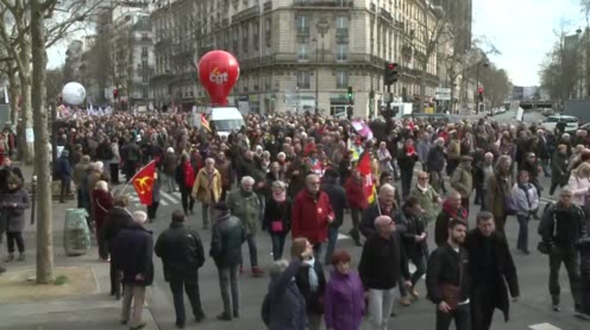 Francia: Miles de jubilados protestan en París contra la pérdida del poder adquisitivo