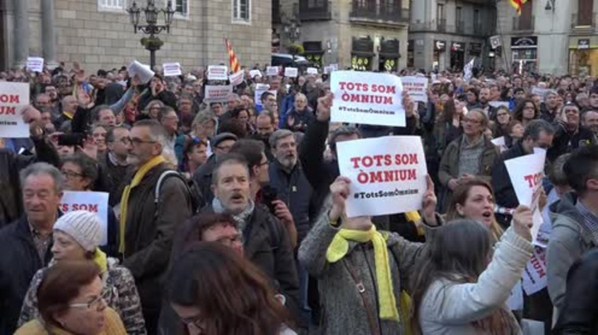 Spain: Protest held against police raid and arrest of Catalan official